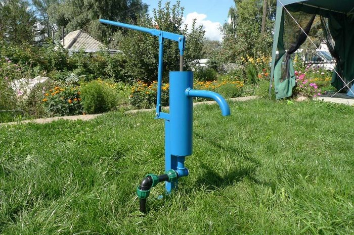 Помпа ручная для воды и колонка: устройство скважины