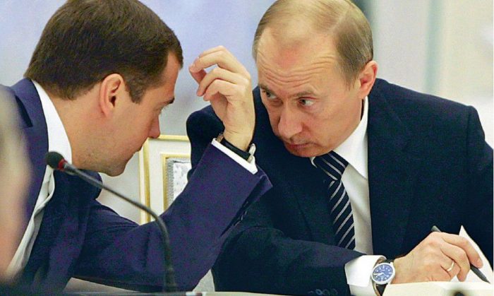 Путин конфликтует с медведевым