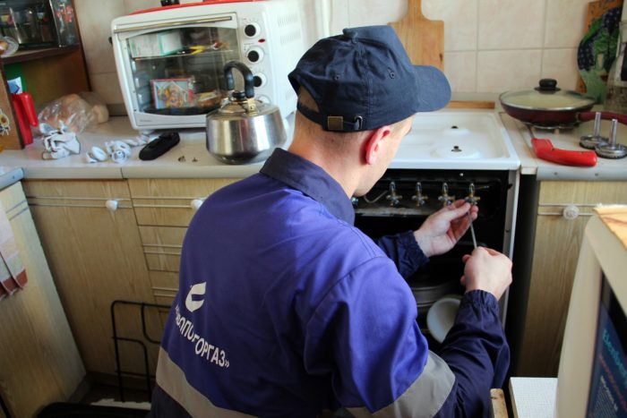 газовые сотрудники