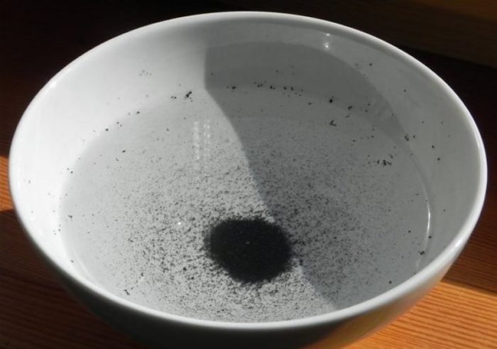 активированный уголь для чистки посуды