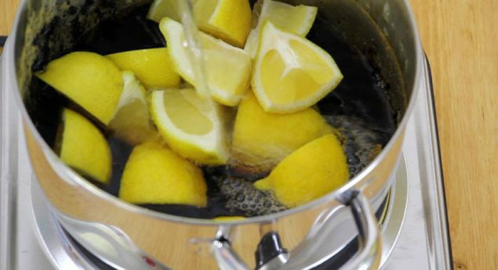 очистка кастрюли лимоном