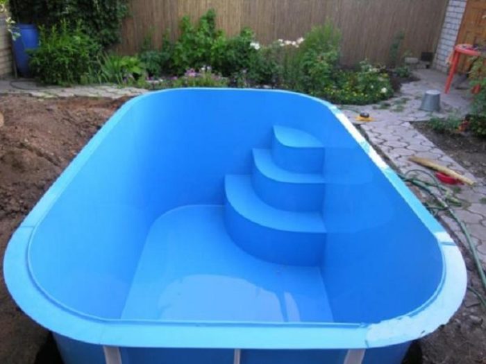 пластиковый бассейн на даче