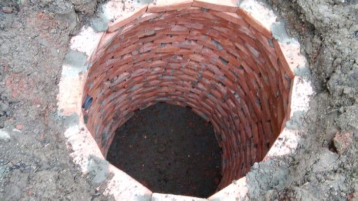Выгребная яма без откачки из кирпича на даче