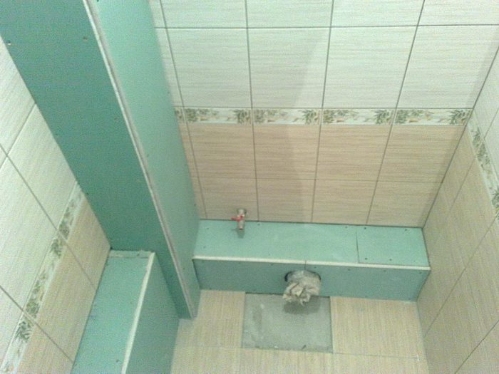 Декоративный короб вокруг труб канализации Декоративный короб вокруг труб канализации