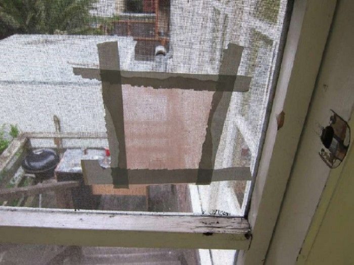 Заплатка из колготок на москитной сетке Заплатка из колготок на москитной сетке