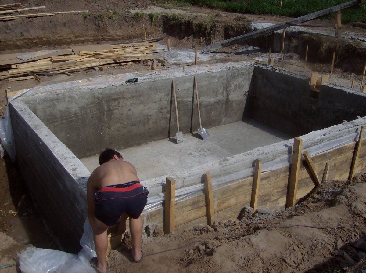 как правильно заливать бассейн бетоном