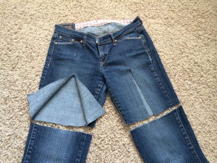 Новые шорты из старых джинс
