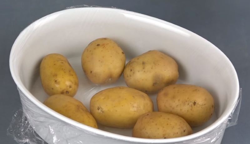 Как быстро сварить картошку в микроволновке в мундире пакете с фото