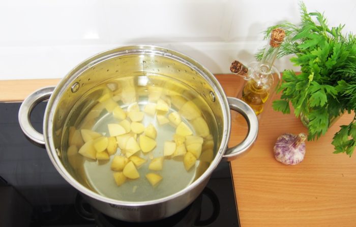 Сколько варить картофель для супа